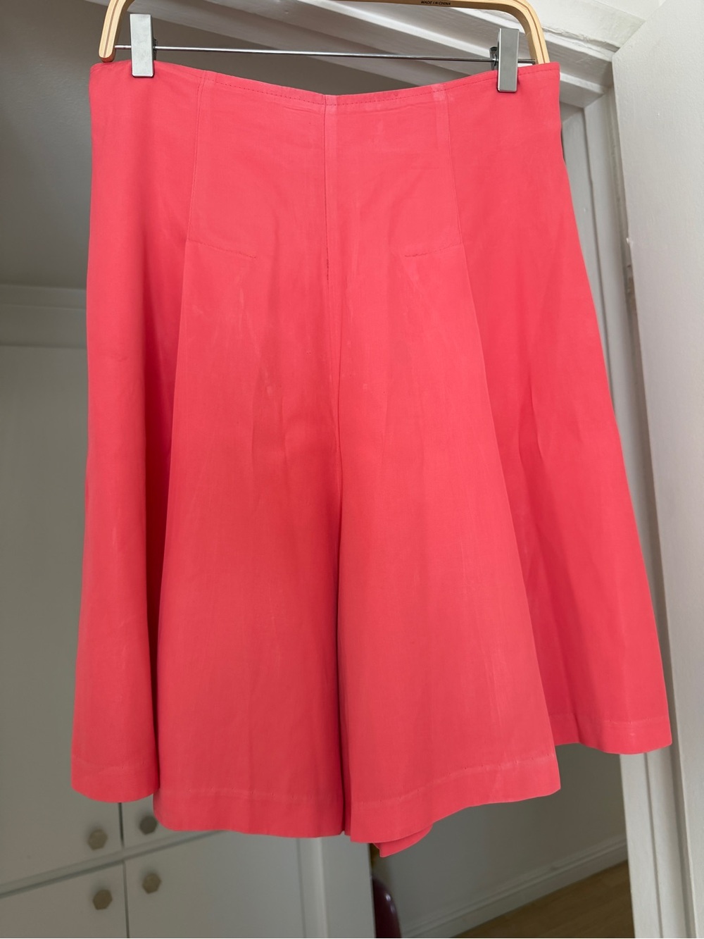 Vintage High-Waist Coral Women’s Pleated Bermuda Culottes Shorts.